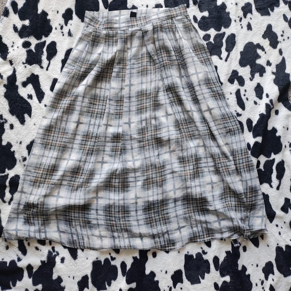 Elegant Checkered Midi Skirt